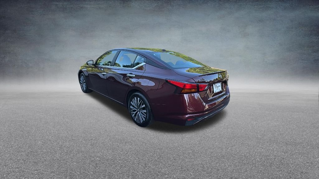 Used 2025 Garnet Pearl Nissan 2.5 SV image 5