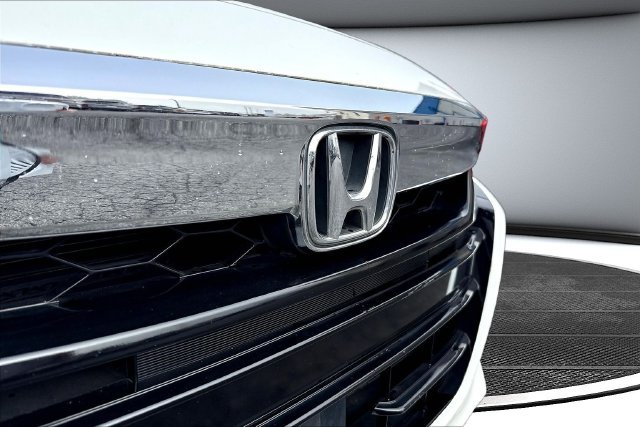 Used 2019 White Honda Touring image 35