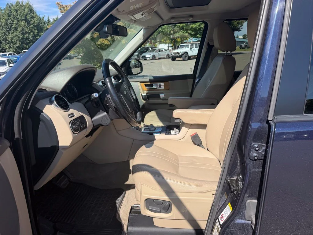 Used 2016 Blue Land Rover HSE image 10