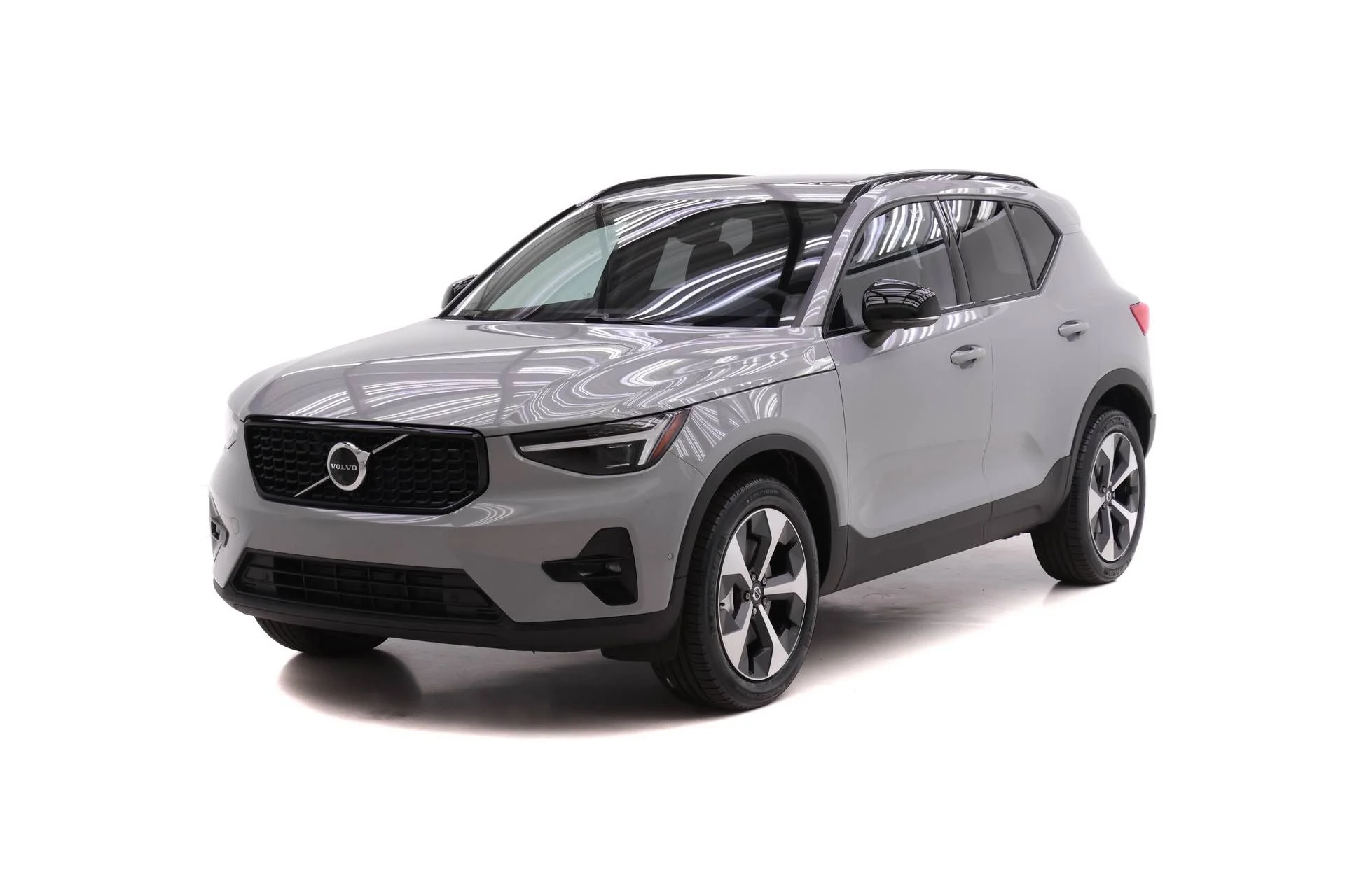 2026 Volvo XC40 B5 Plus Dark AWD's photo