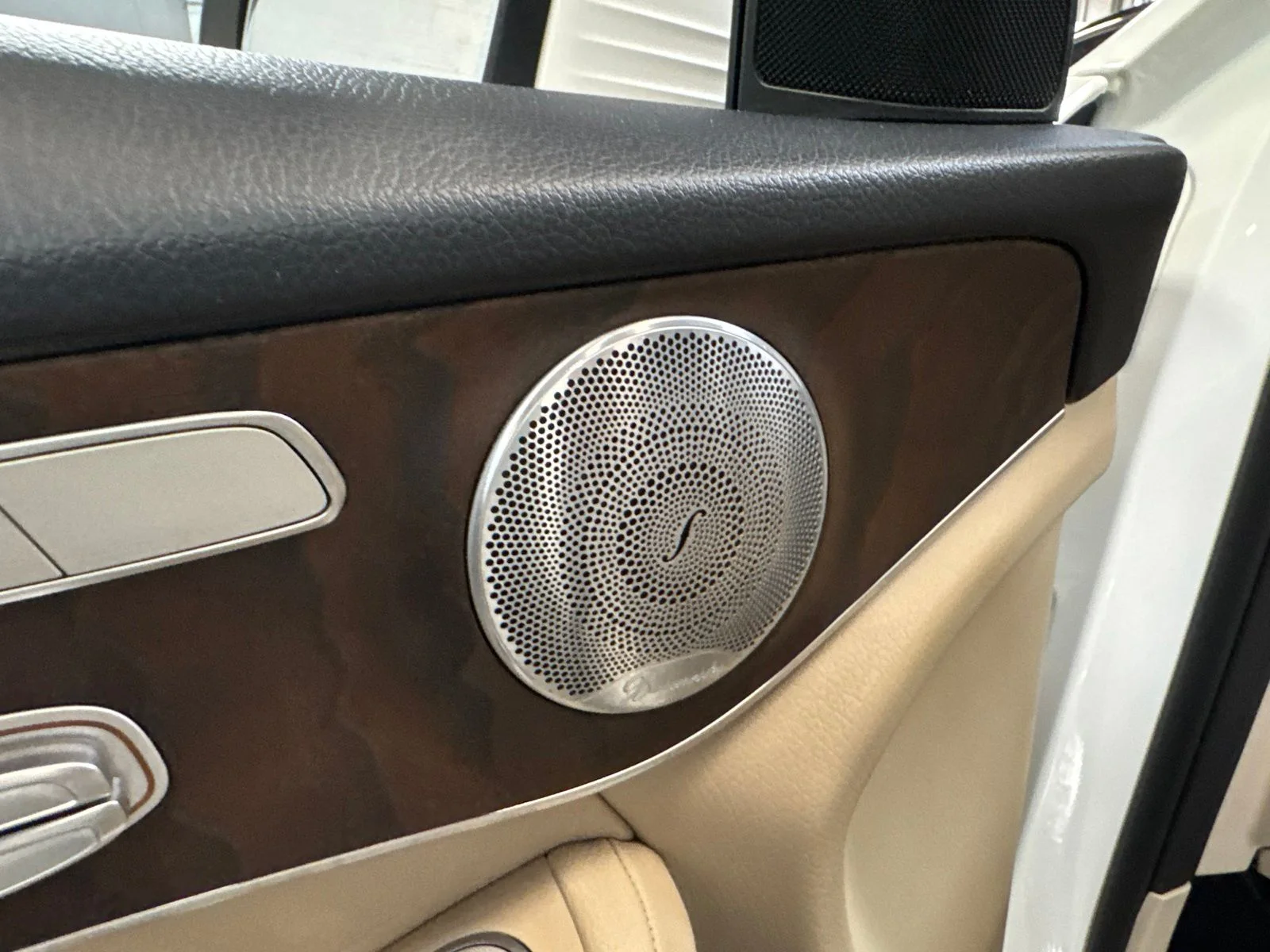 Used 2019 White Mercedes-Benz GLC 300 image 8