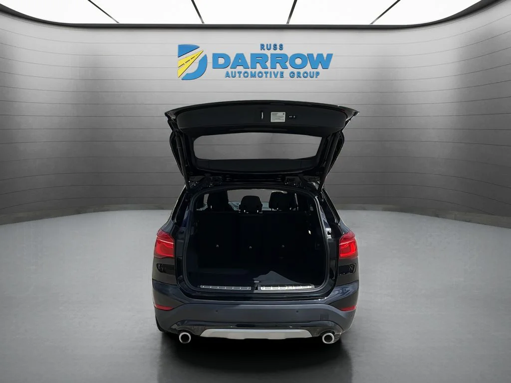Used 2022 Black BMW xDrive28i image 9