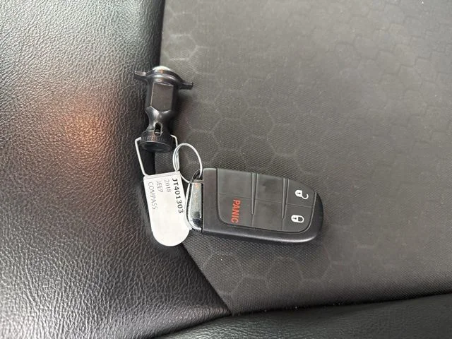 Used 2018 White Jeep Latitude image 27