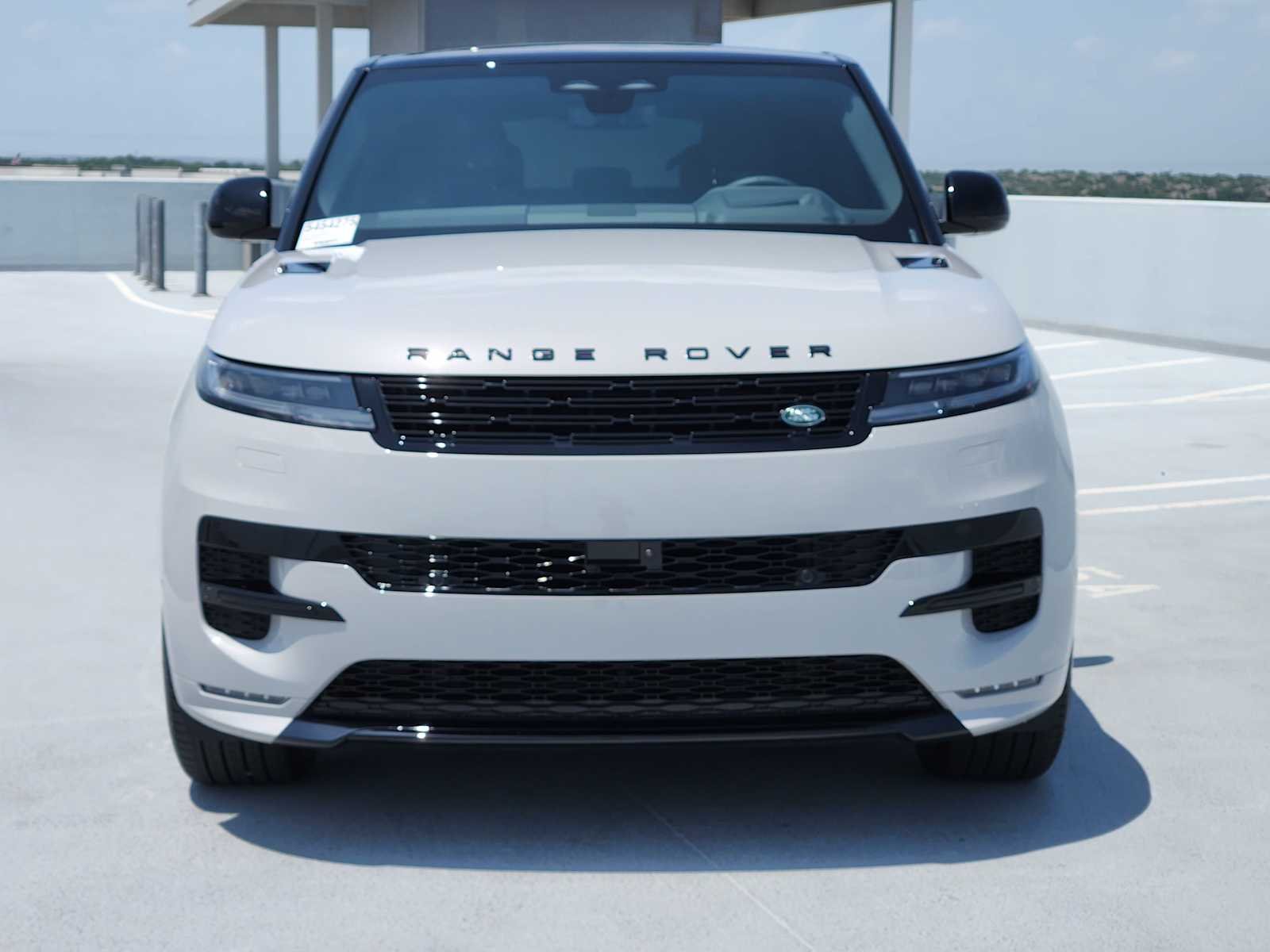 New 2026 Borasco Grey LAND ROVER Dynamic SE image 2