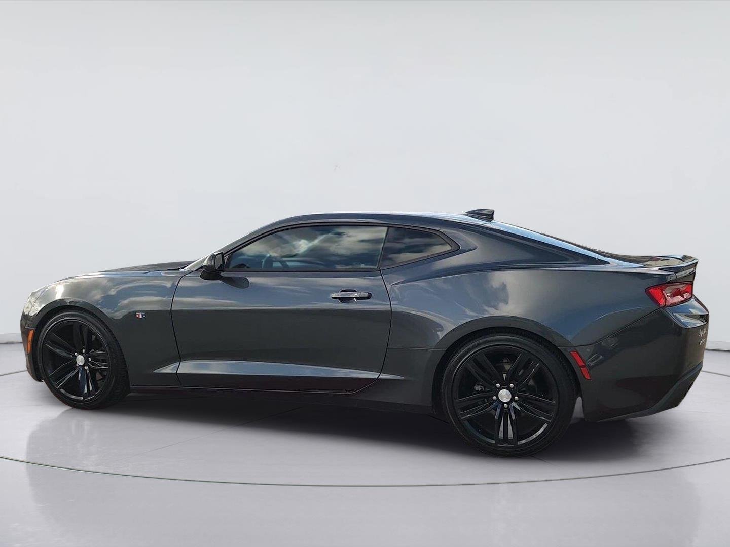 2018 Chevrolet Camaro photo 6 of 31