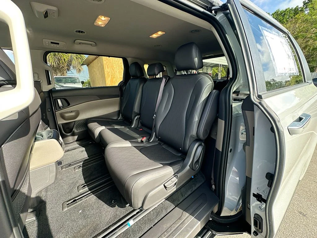 New 2026 Ceramic Silver Kia EX image 24