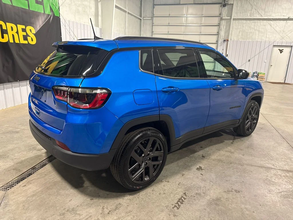 New 2026 Hydro Blue Pearl-Coat Exterior Paint Jeep Latitude Altitude image 6