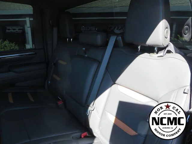 Used 2025 White GMC AT4 image 47