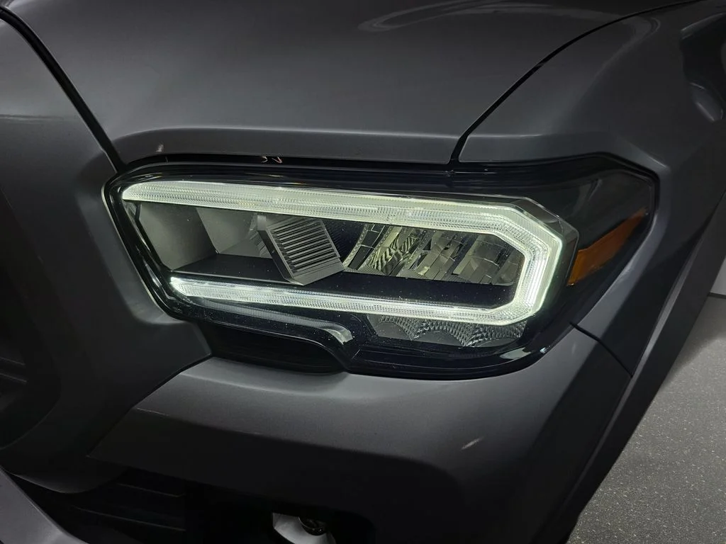 Used 2020 Silver Toyota SR5 image 31
