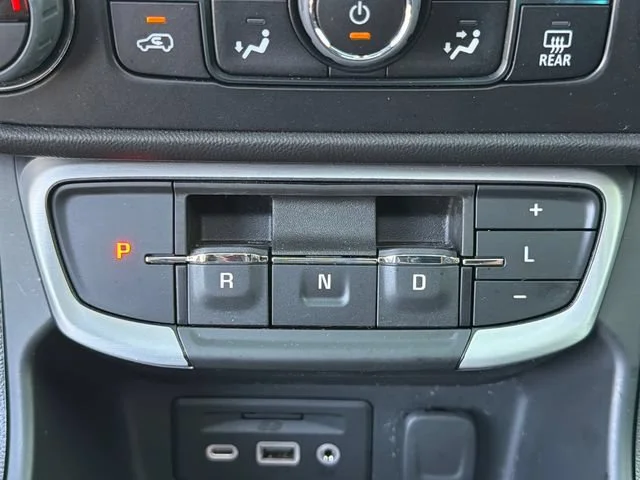 Used 2023 Summit White GMC SLE image 32