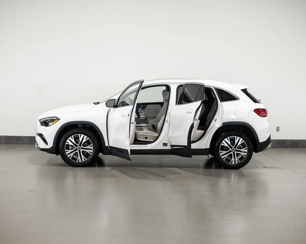 Certified Used 2025  Mercedes-Benz GLA 250 image 3