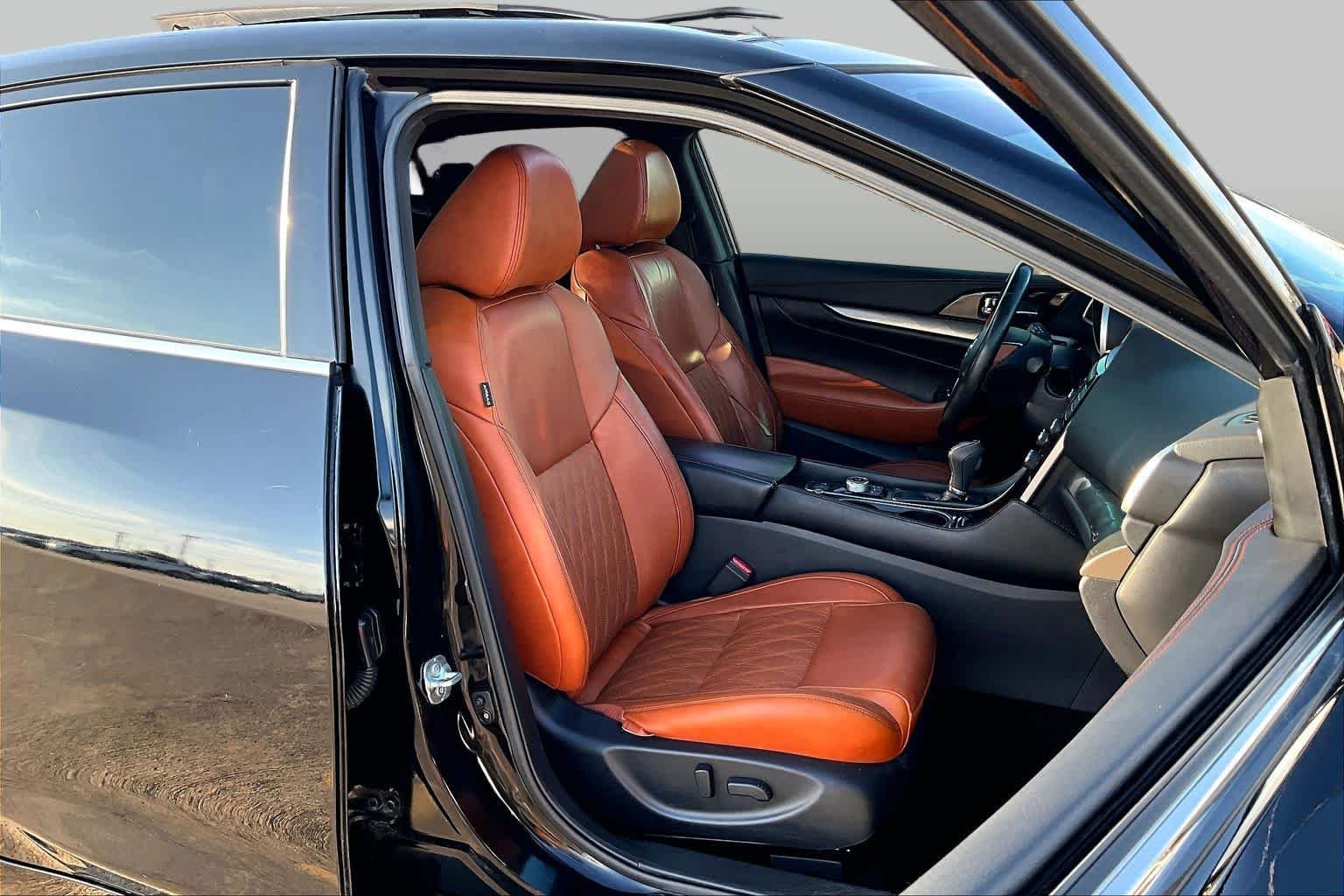 Used 2020 Super Black Nissan Platinum image 9