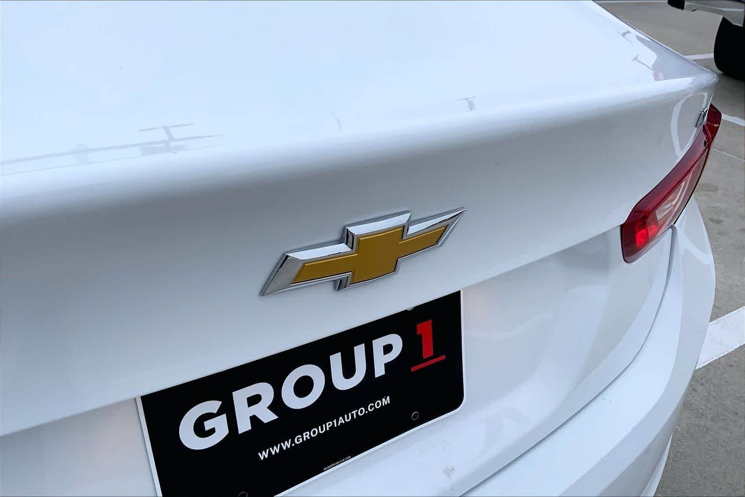 Used 2024 Summit White Chevrolet LT image 30
