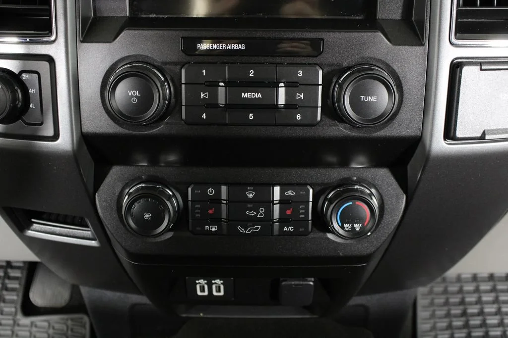 Used 2020 Blue Ford XL image 27