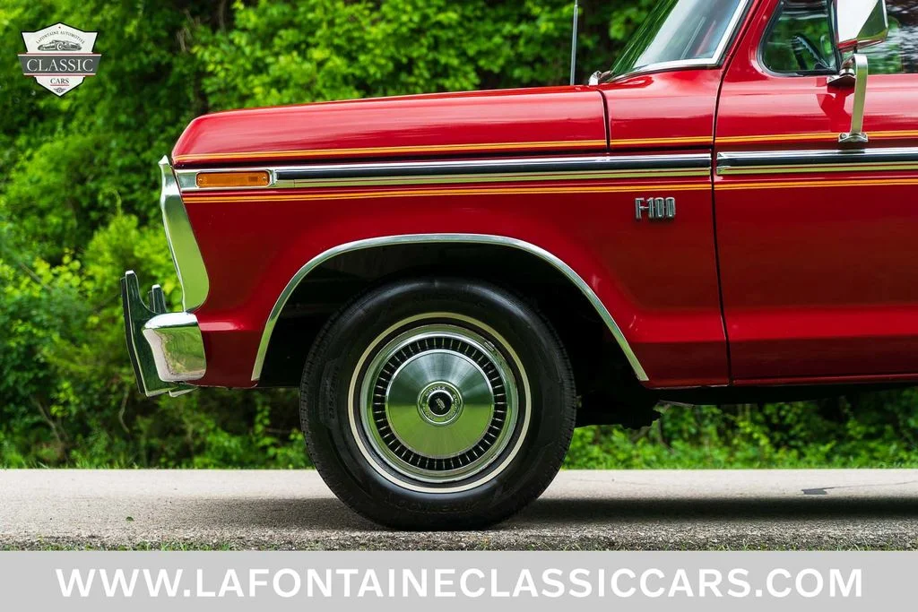 Used 1975 Red Ford  image 18
