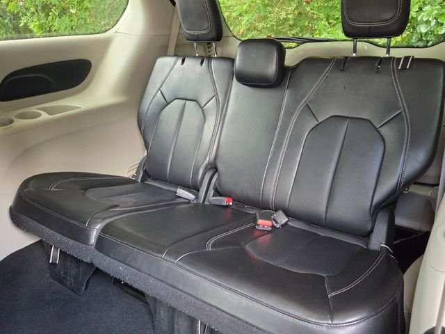 Used 2024 Black Chrysler Touring L image 6