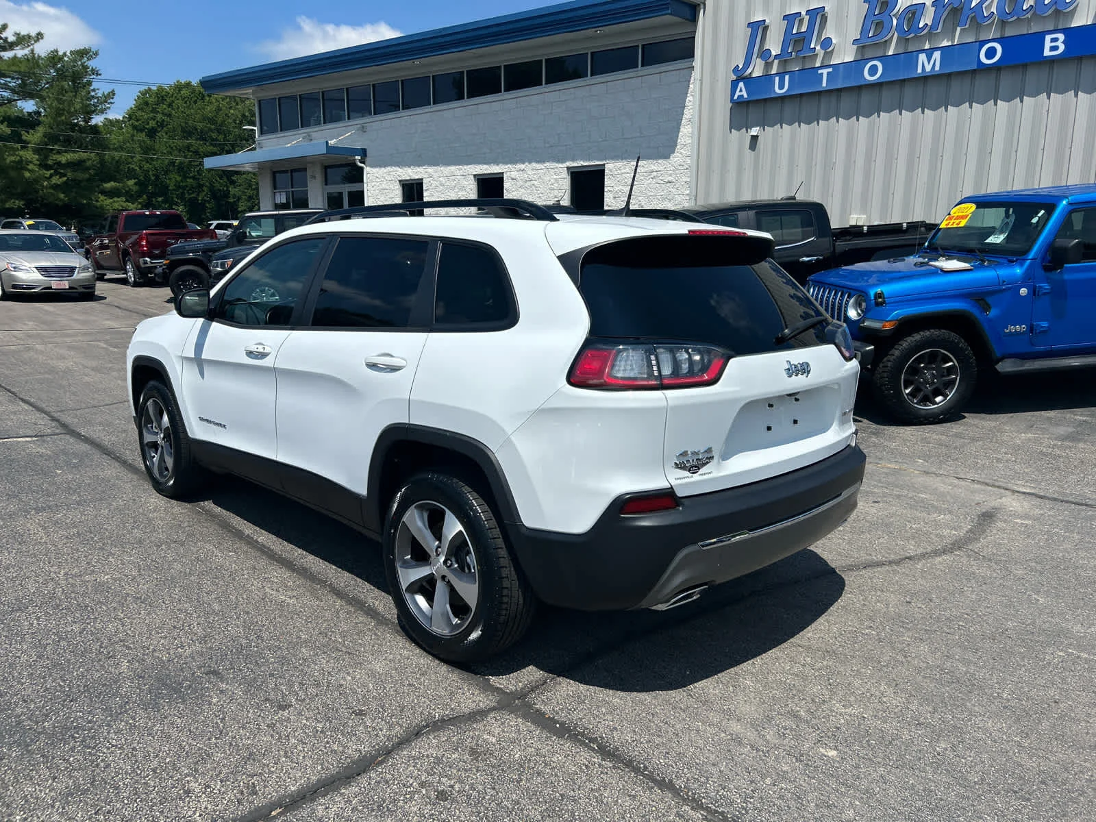 Used 2022 Bright White Clearcoat Jeep Limited image 5
