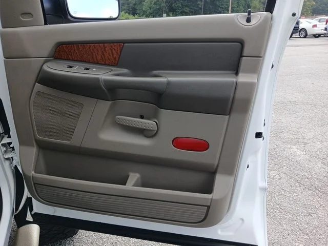 Used 2007 White Dodge Laramie image 40
