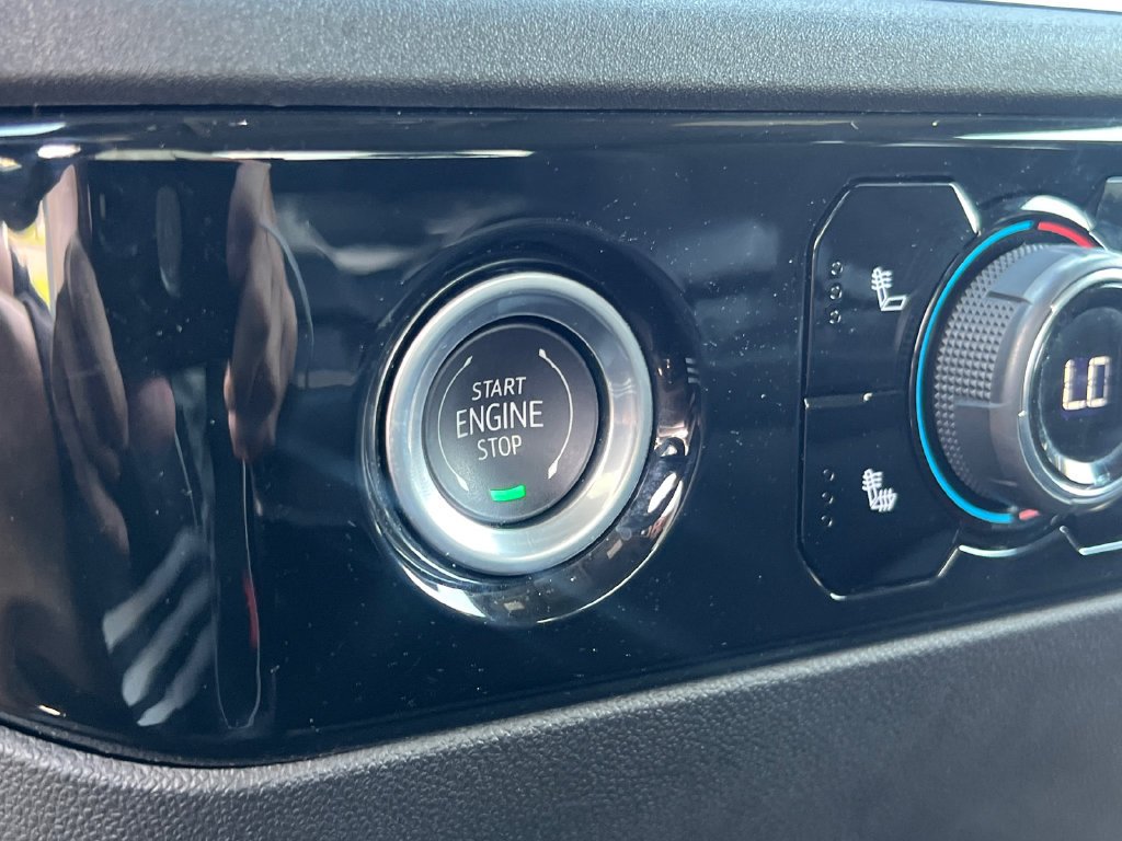 Used 2024 Summit White Chevrolet RST image 33