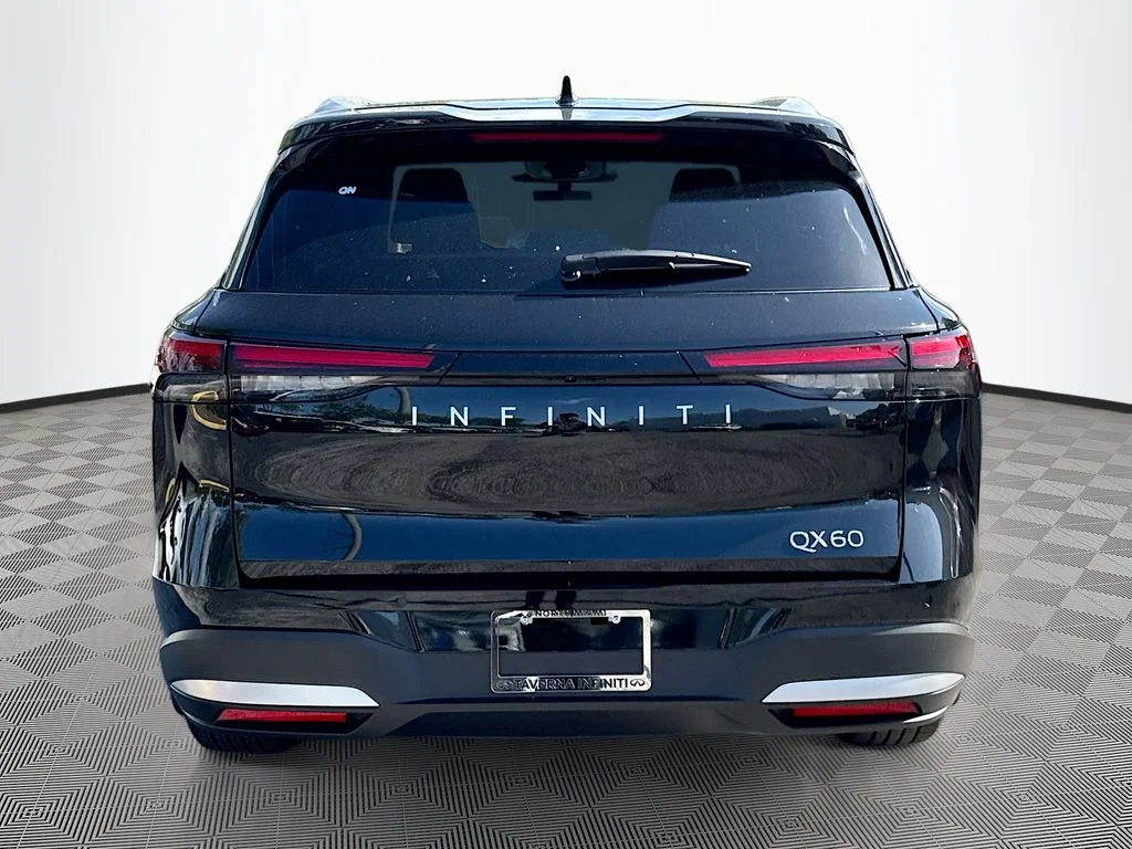 Used 2027 Black INFINITI LUXE image 7