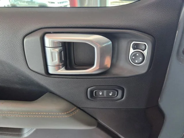 Used 2024 Gray Jeep Mojave image 22