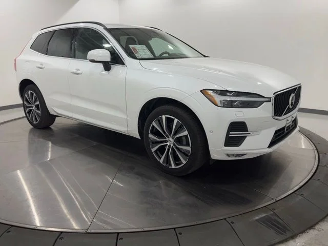 Certified Used 2022 Crystal White Volvo Momentum image 7
