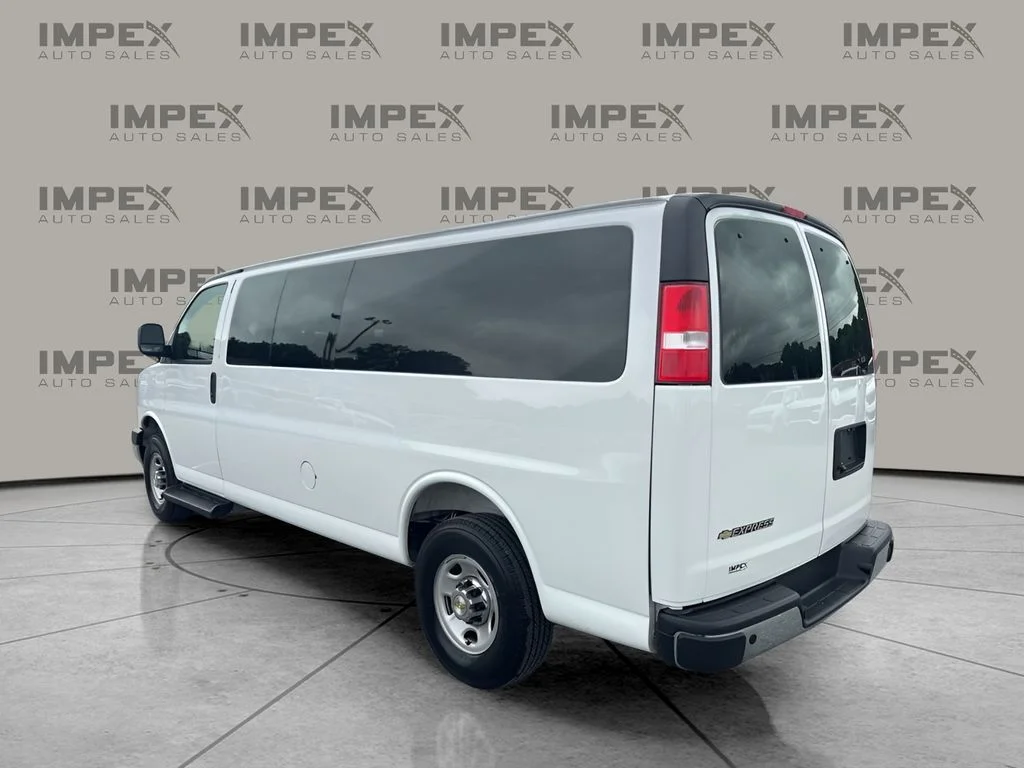 Used 2025 White Chevrolet LT image 3