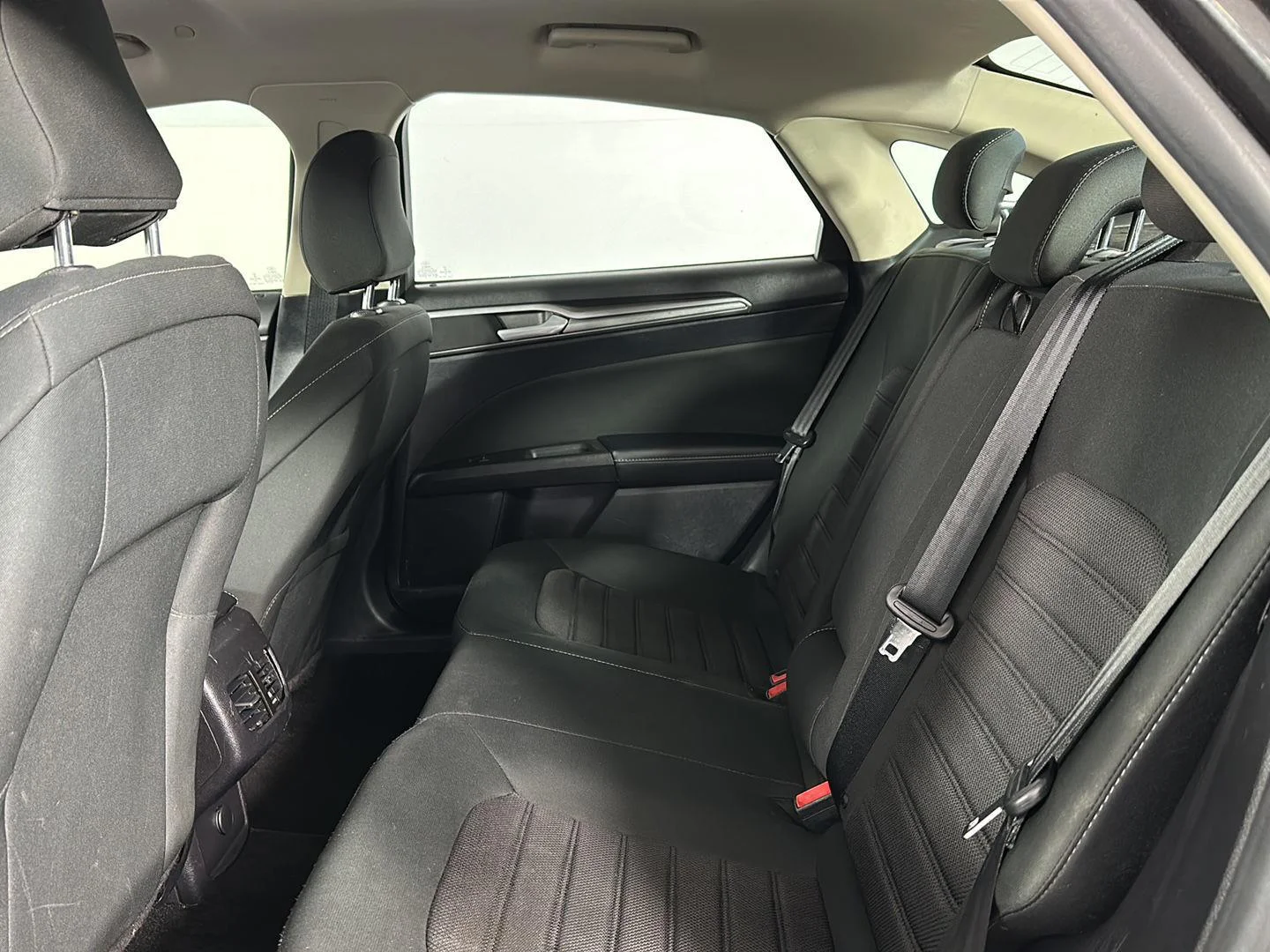 Used 2020 Magnetic Ford SE image 16