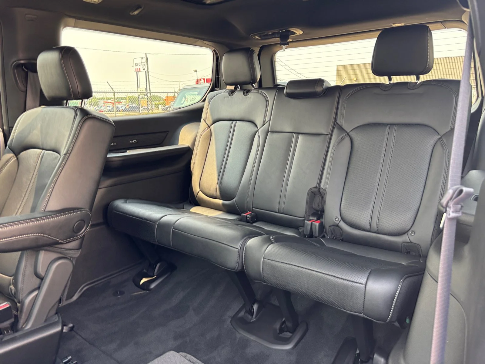 New 2026 HIGH GLOSS BLACK Jeep Limited Reserve image 22