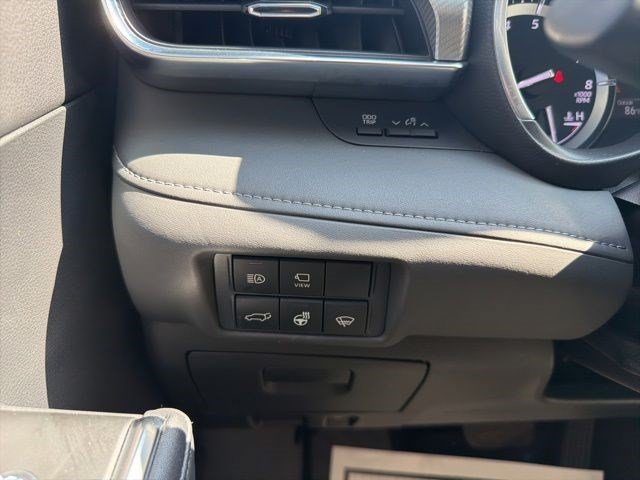 Used 2021 Blizzard Pearl Toyota Platinum image 32