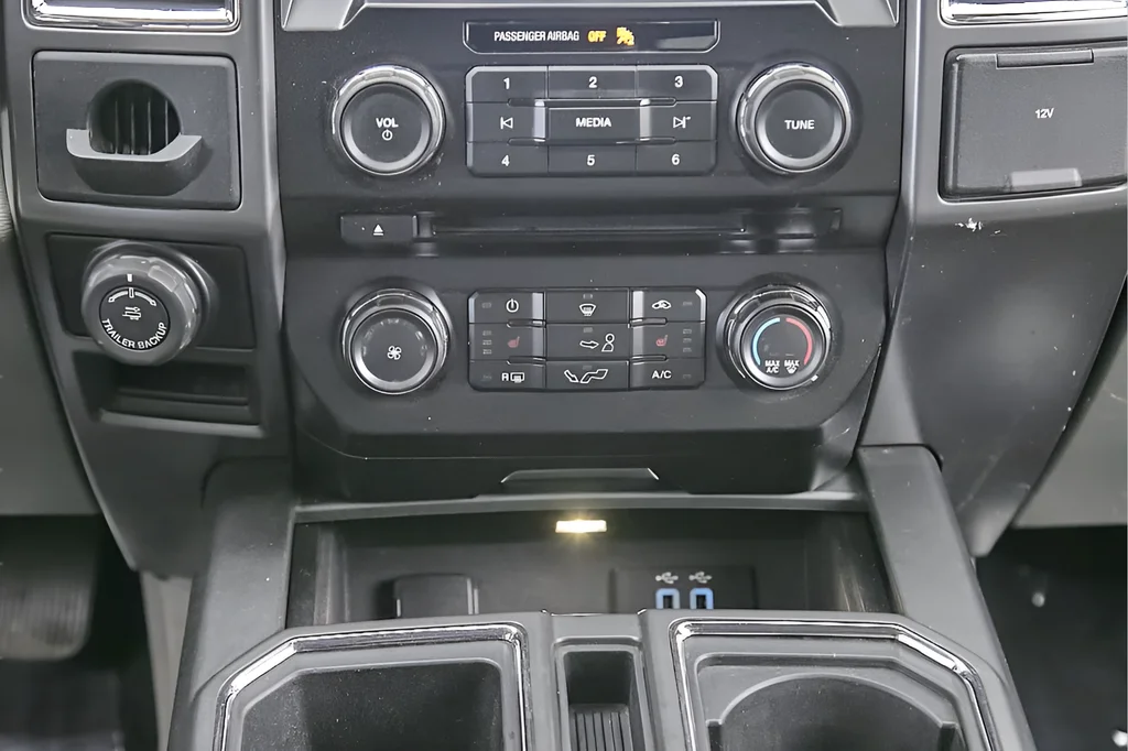 Used 2016 Oxford White Ford XLT image 34