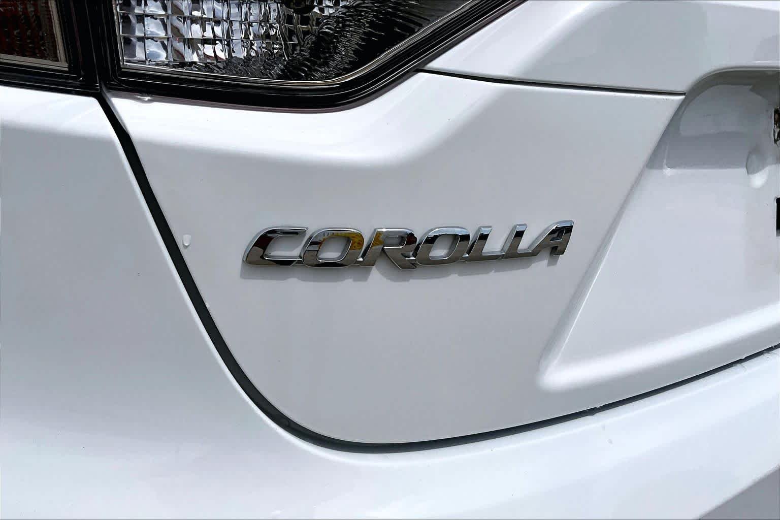 Used 2024 Ice Cap Toyota LE image 29