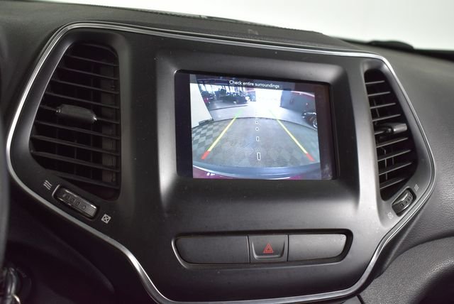 Used 2019 Red Jeep Latitude image 22