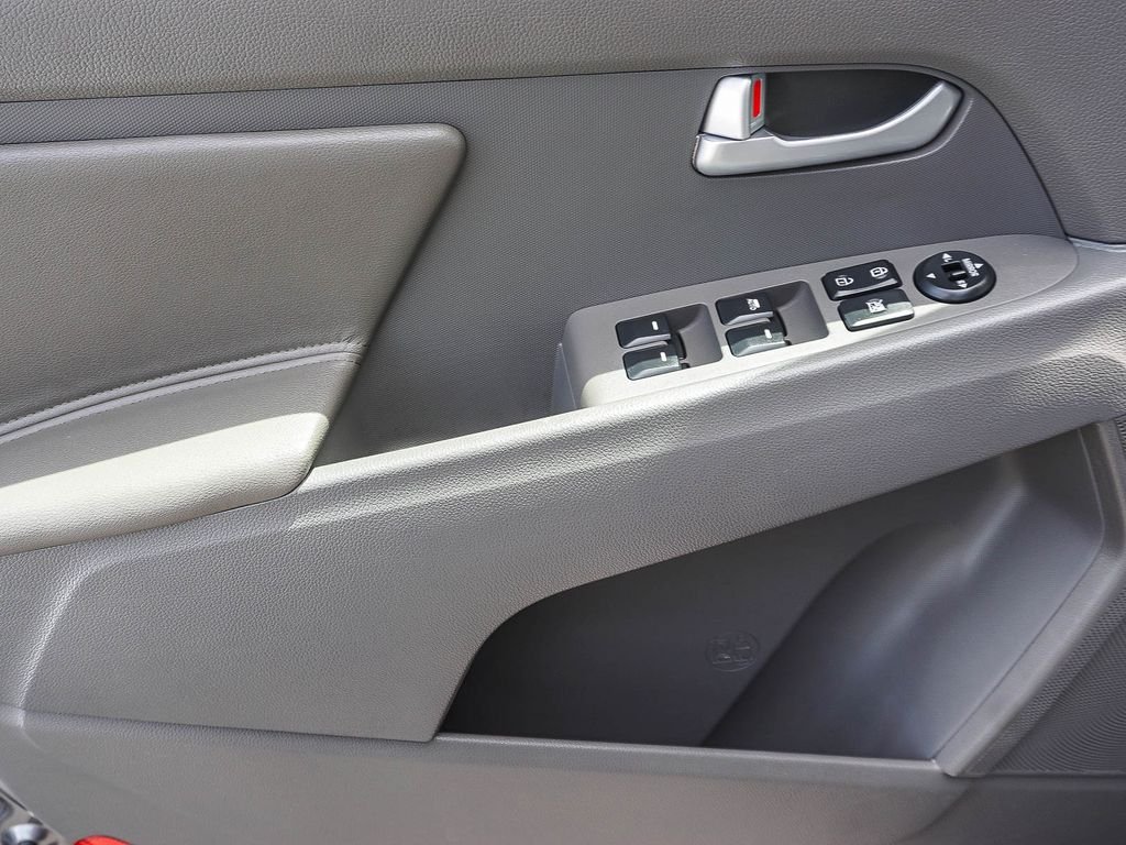 Used 2016 Silver Kia EX image 19