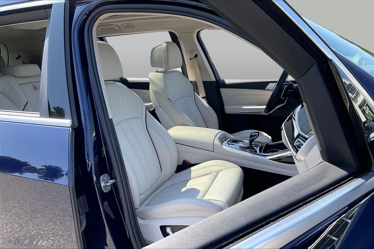 Used 2020 Tanzanite Blue II Metallic BMW xDrive40i image 8
