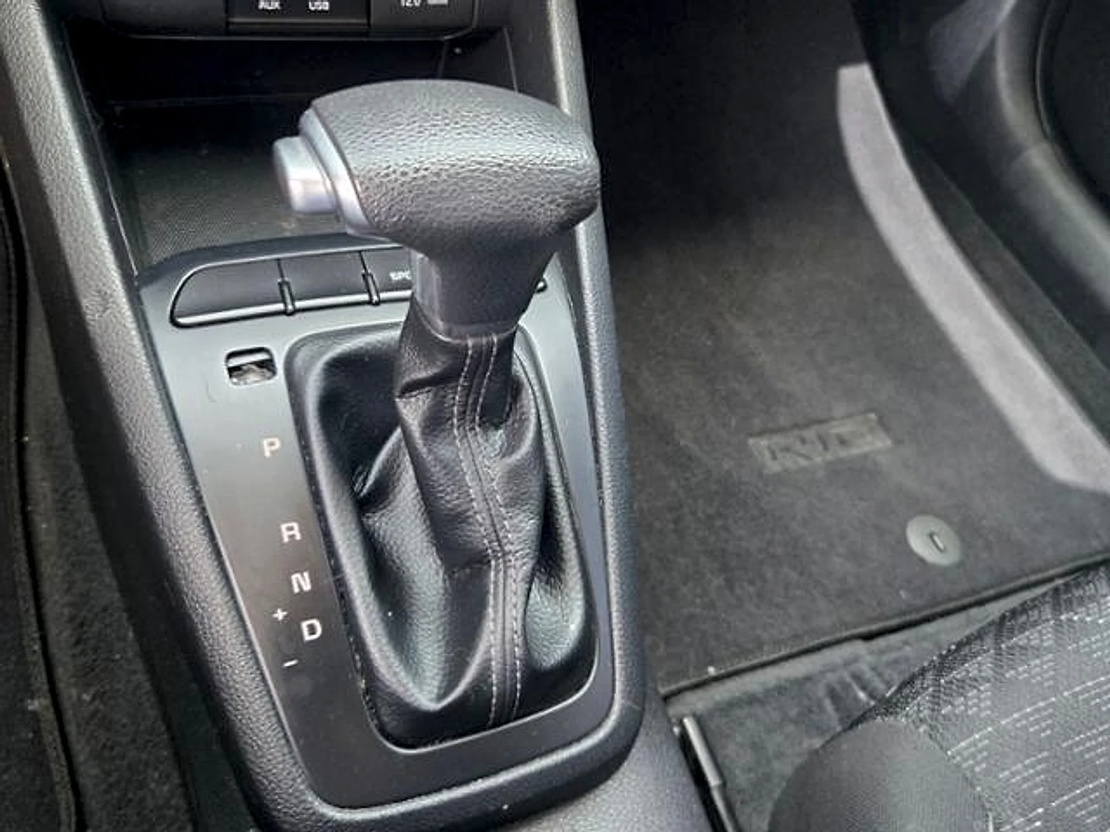 Used 2019 Clear White Kia S image 17