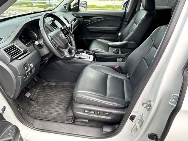 Used 2021 White Honda Touring image 16