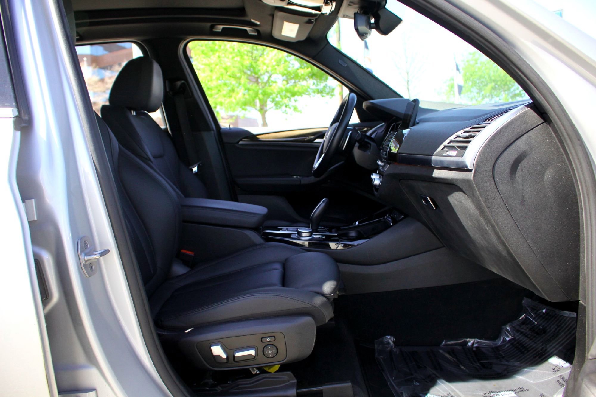Used 2021 Glacier Silver Metallic BMW sDrive30i image 21