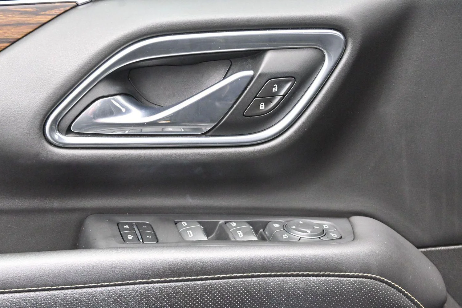 Used 2021 BLACK Chevrolet Premier image 13