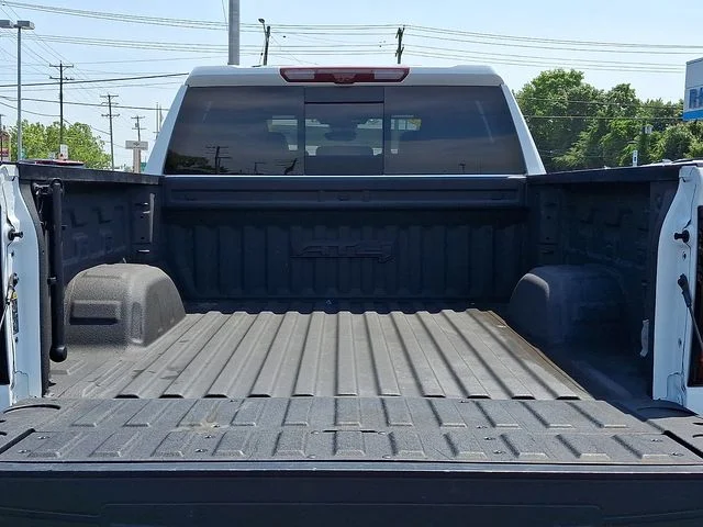 Used 2023 White GMC AT4 image 33