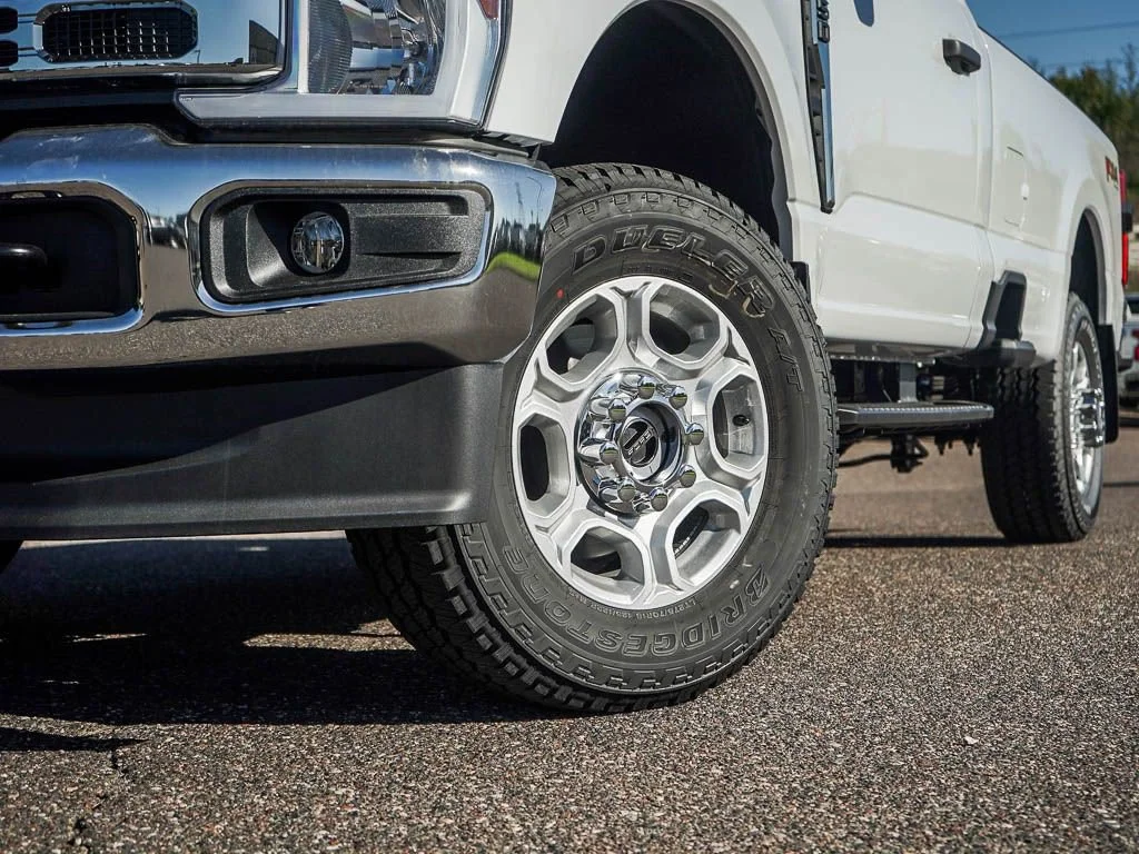 New 2027 Oxford White Ford F-350® XLT image 5