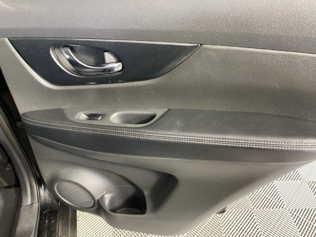 Used 2016 Magnetic Black Nissan SL image 24