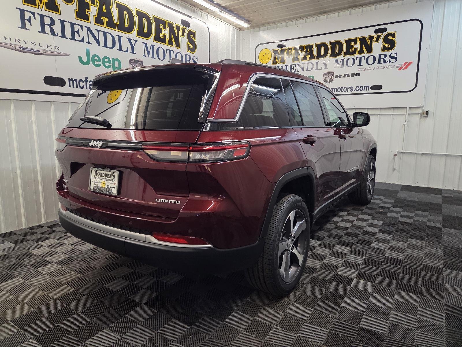 New 2026 Velvet Red Pearl-Coat Exterior Paint Jeep Limited image 4