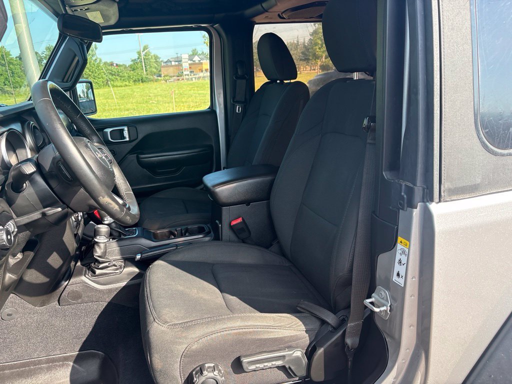 Used 2019 Silver Jeep Sport S image 11