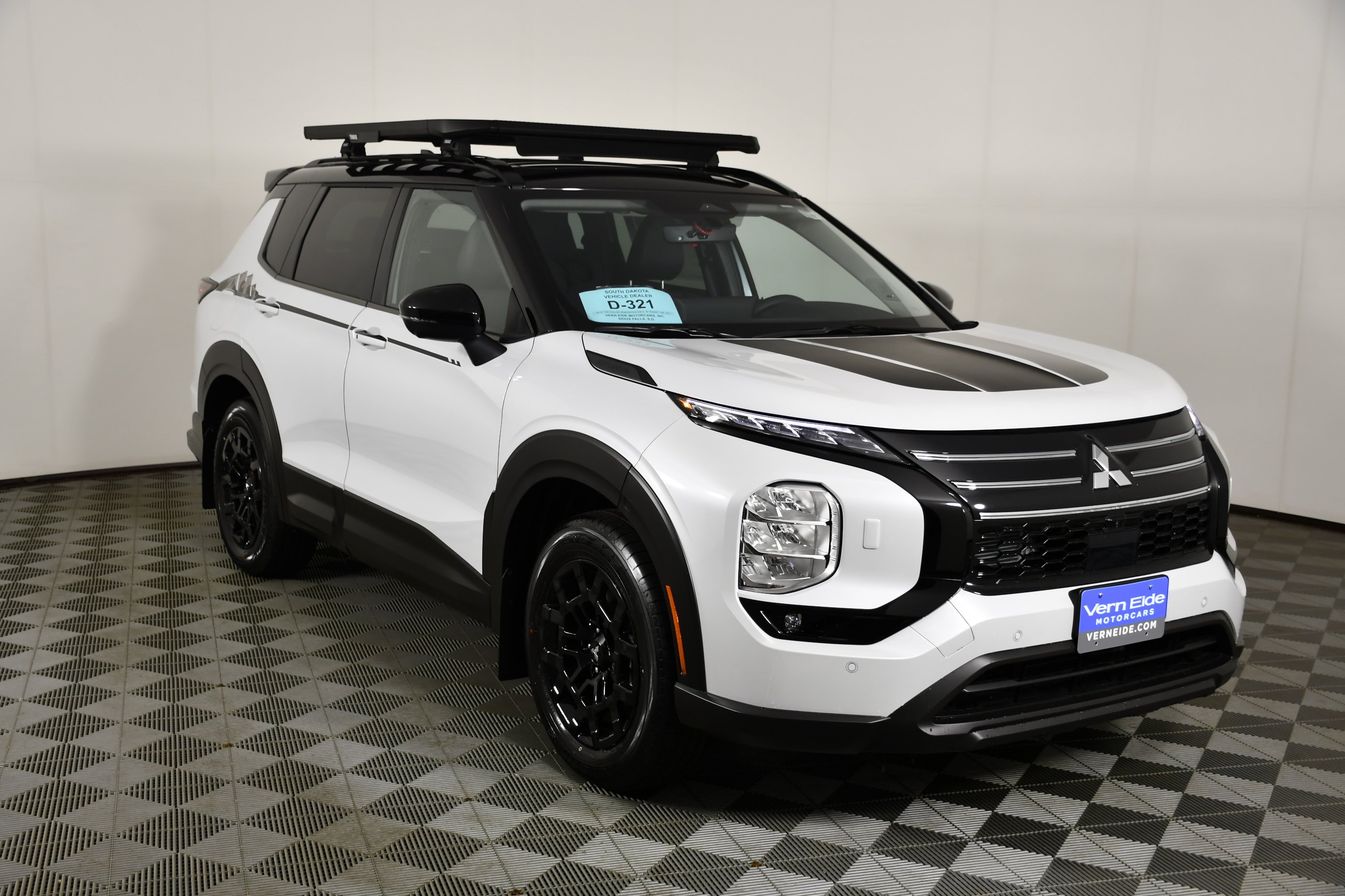 New 2026 White Diamond/Black Roof Mitsubishi TRAIL EDITION S-AWC image 4