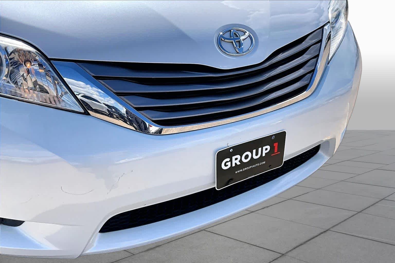 Used 2015 Blizzard Pearl Toyota XLE image 30