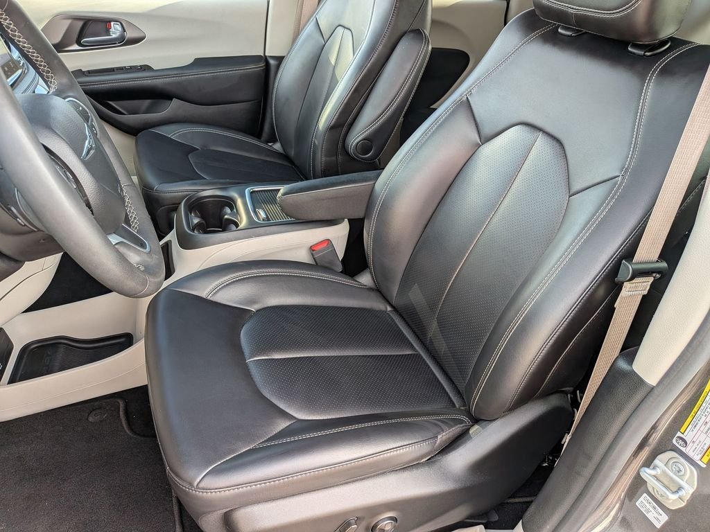 Used 2023 Gray Chrysler Touring L image 32