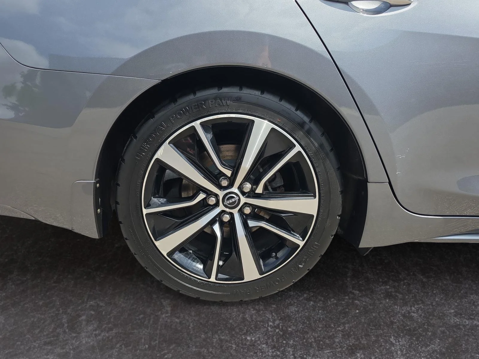 Used 2023 GRAY NISSAN SL SEDAN image 29