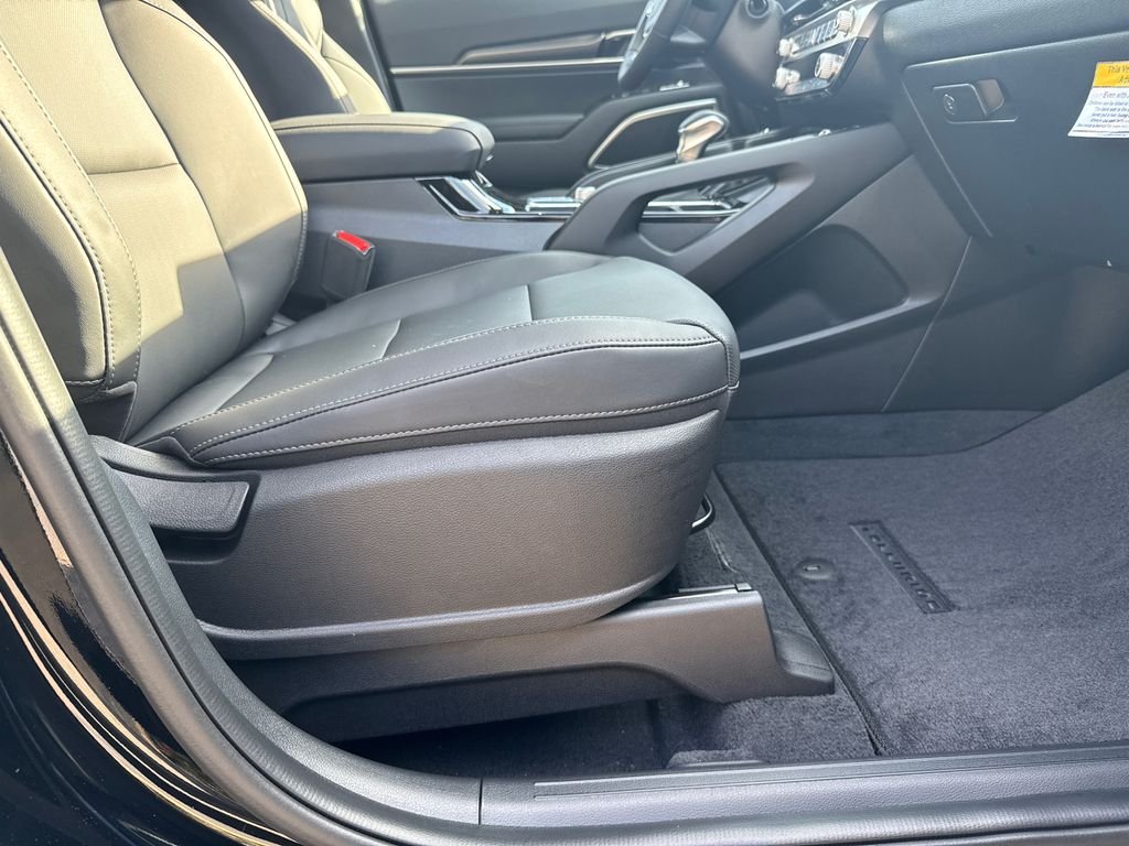 Used 2025 Black Kia S image 13