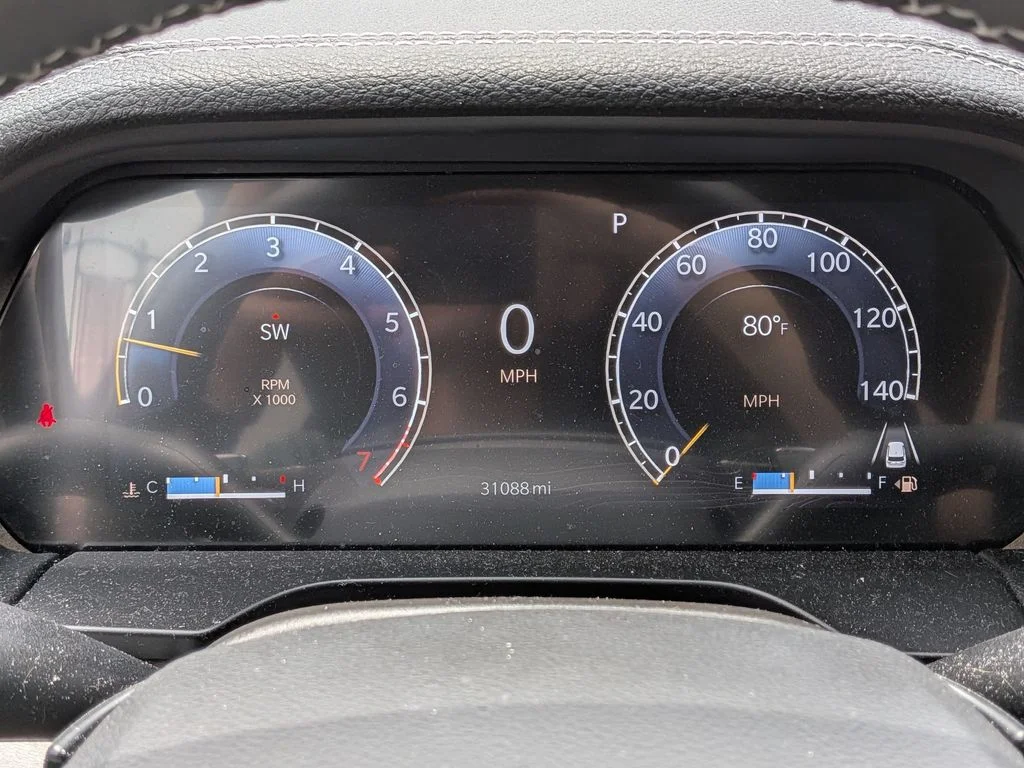 Used 2023 Silver Jeep Limited image 18